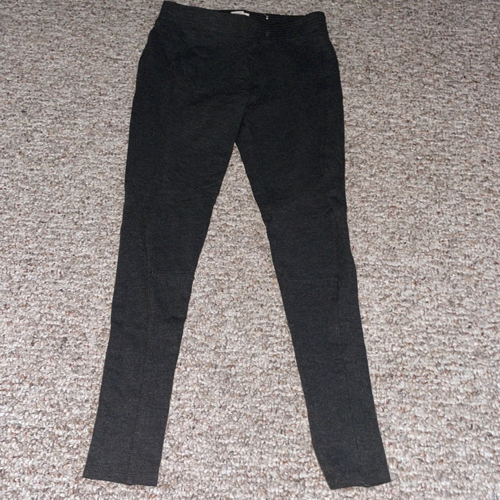 Dark grey leggings
